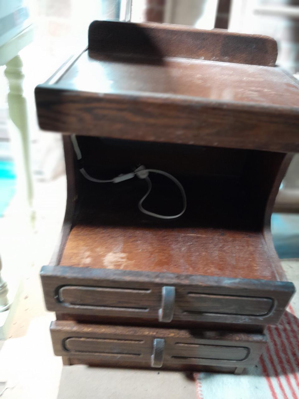 Massief houten nachtkastje