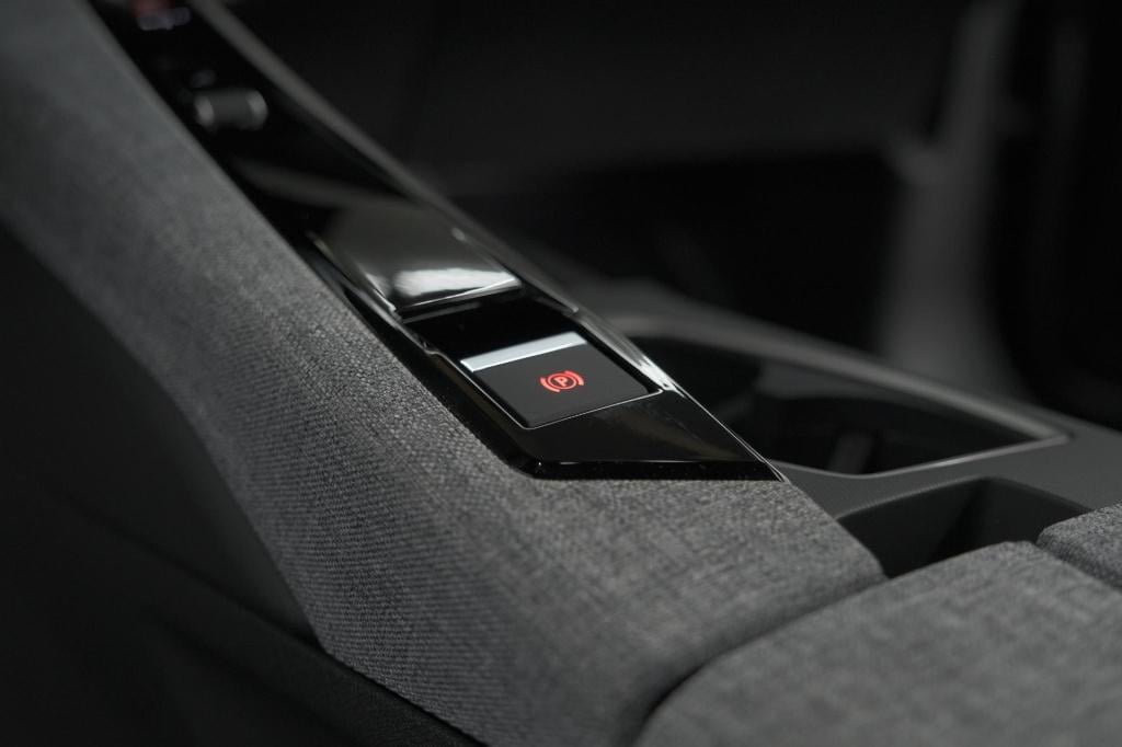 Peugeot 3008 1.2 hybrid 136 gt | adaptieve cruise control | camera | elektr