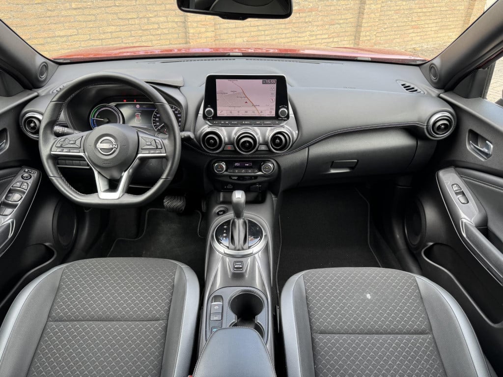 Nissan Juke 1.6 hybrid n-connecta parking pack
