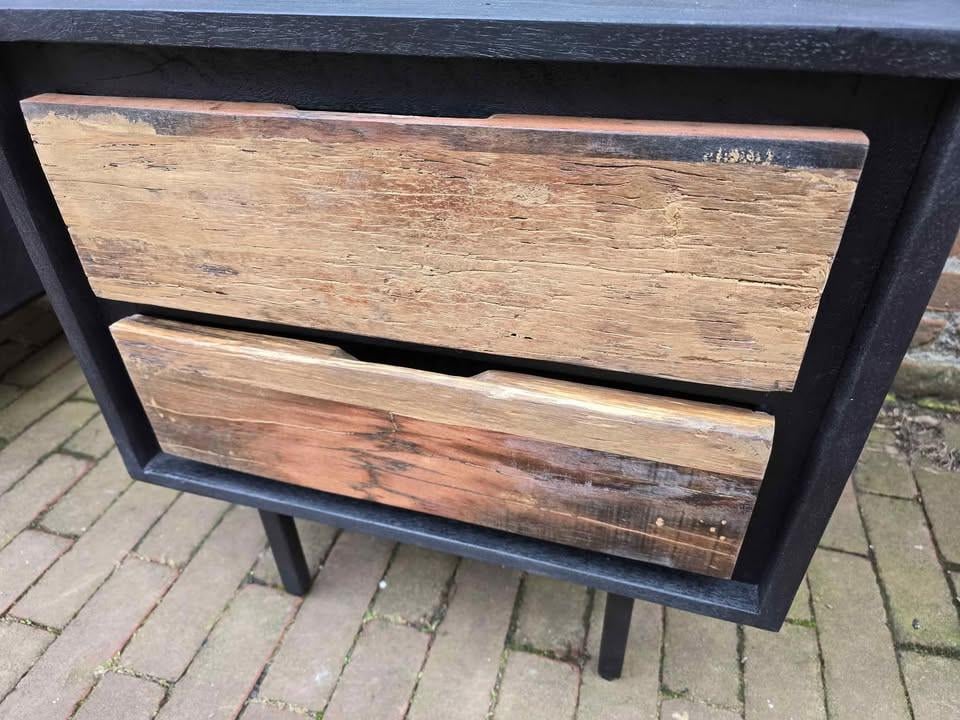 NACHTKASTJES OLD WOOD GREEPLOOS STRAK EN INDUSTRIEEL, KOM ZE BEKIJKEN BIJ