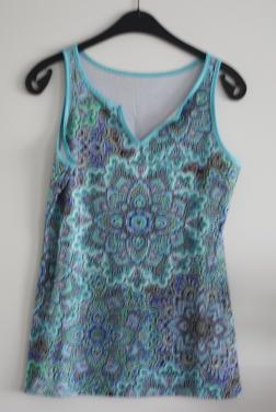 Top blauw met glans in stof maat s