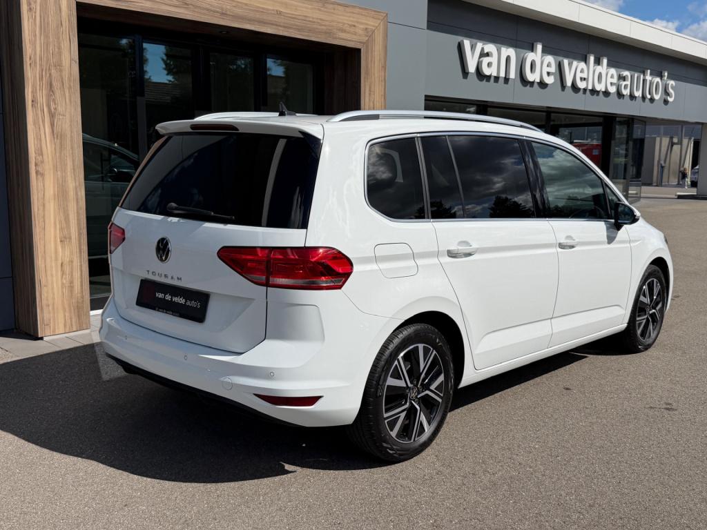 Volkswagen Touran 1.5 tsi 150pk highline | trekhaak | led | carplay | 17 in