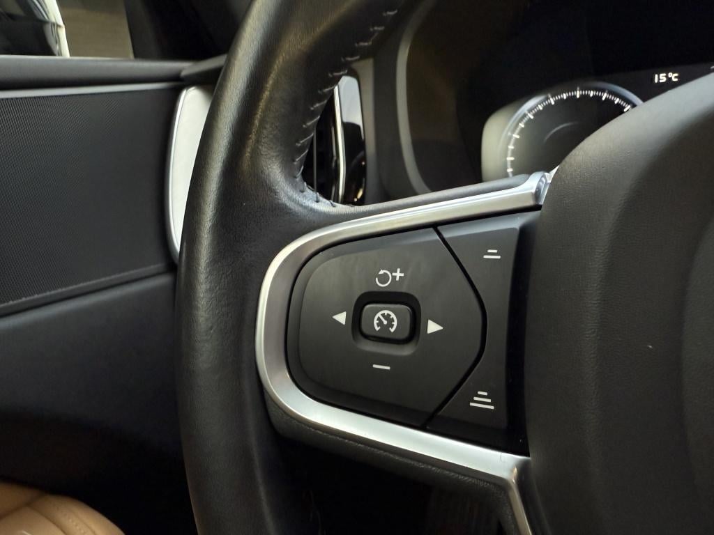 Volvo XC60 2.0 t4 momentum // 18.000km! //