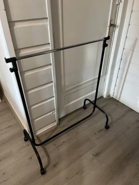 Kledingrek op wielen