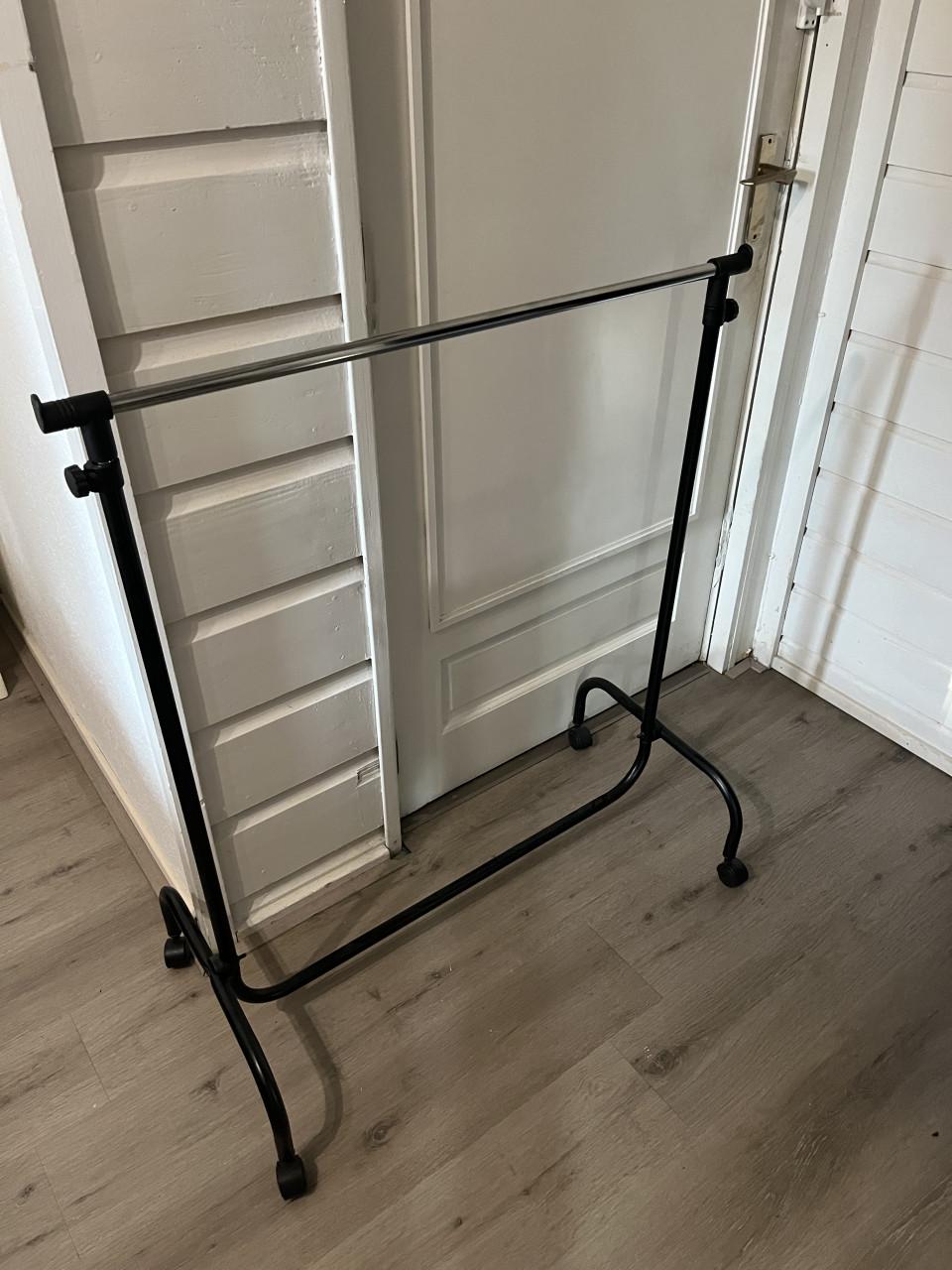 Kledingrek op wielen