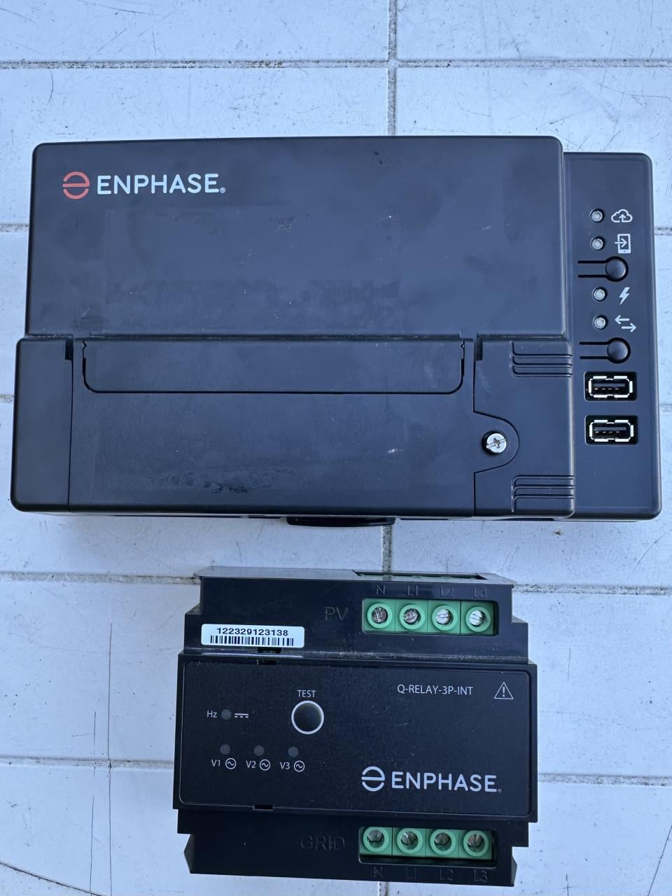 Enphase  IQ gateway  met 8 micro omvormers
