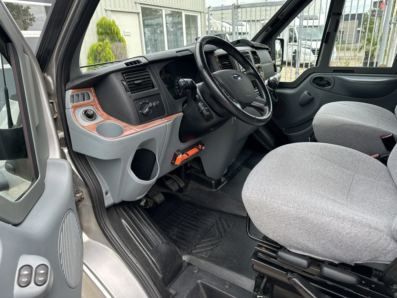 4 persoons Hymer Van 562 - Compacte camper! met lengtebedden