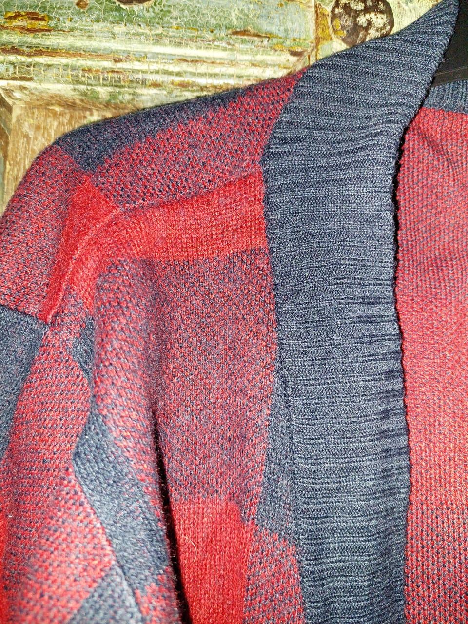 Leuk zwart/rood geblokt damesvest mt large
