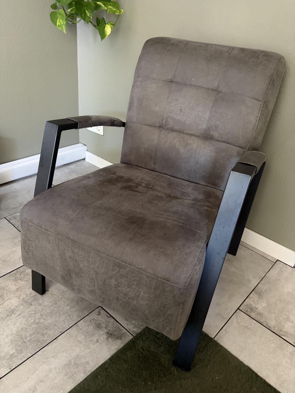 Fauteuil en set 4 eetkamerstoelen en bankstel