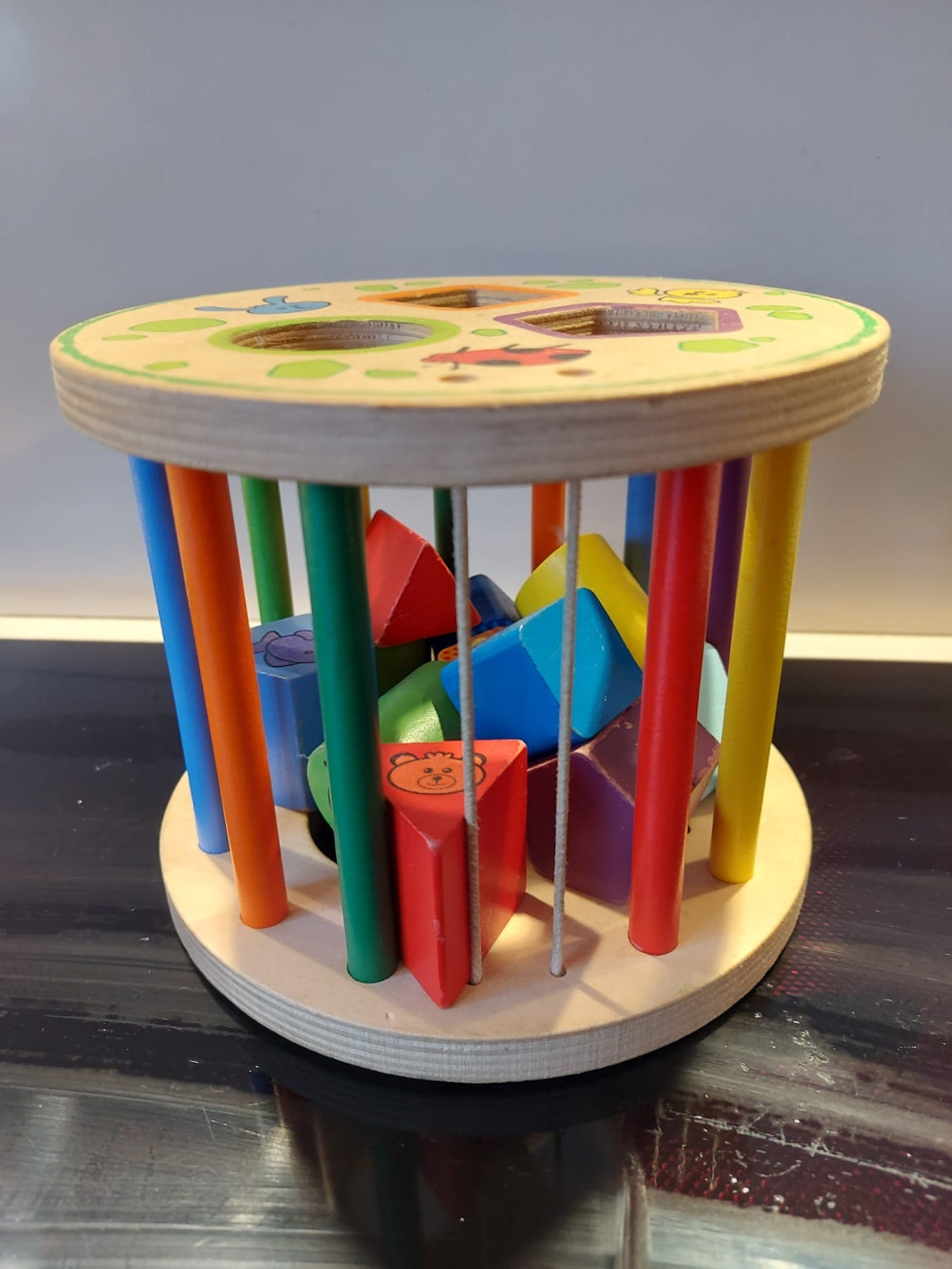 Kleurrijke houten vormenstoof