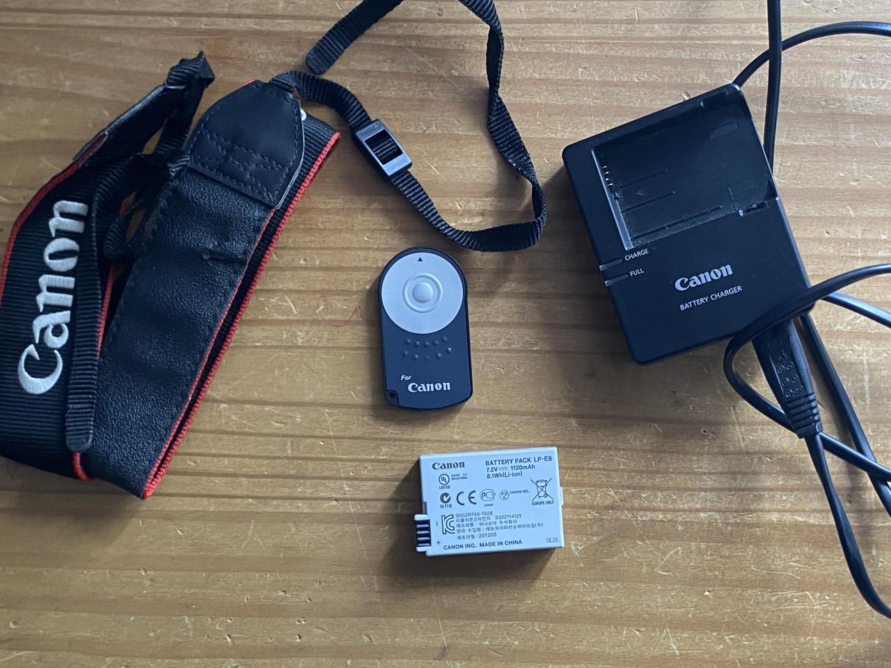 Canon EOS 600D set incl. 3 lenzen, tas en meer