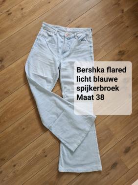 Bershka flared lichtblauwe spijkerbroek Maat 38