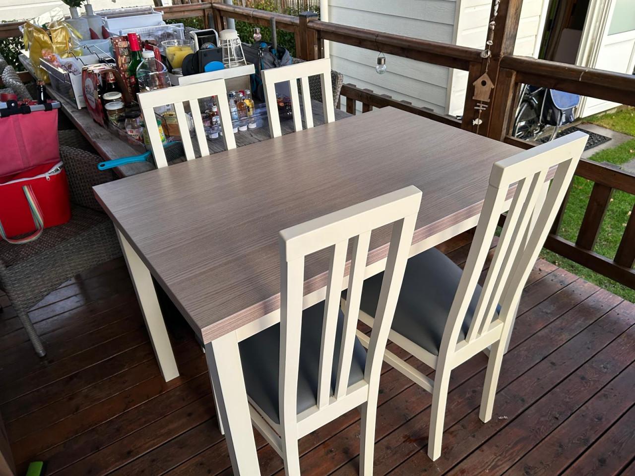 Eettafel met 4 stoelen