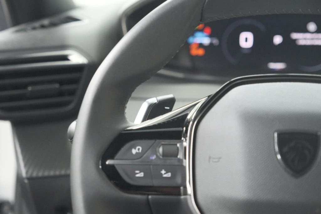 Peugeot 2008 puretech 130 eat8 allure | camera | navigatie | parkeersensore