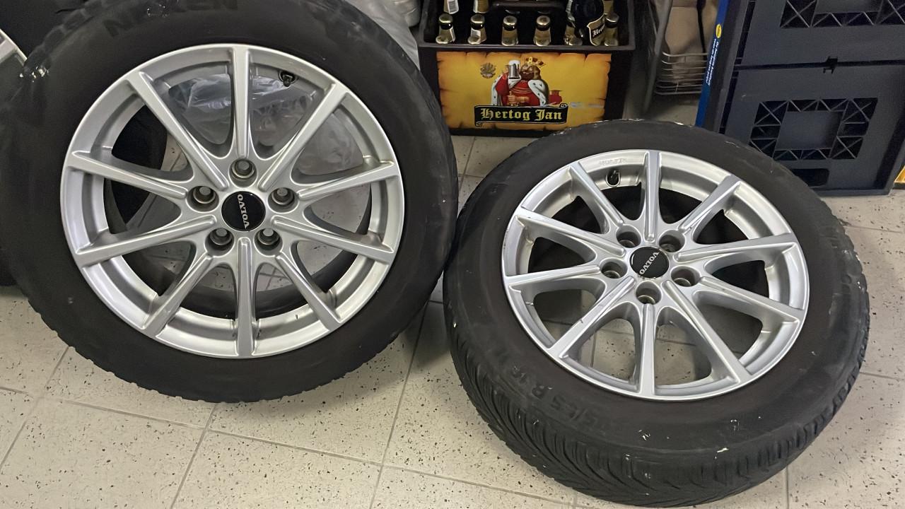 Te koop winterbanden met aluminium velg 205 55 R 16