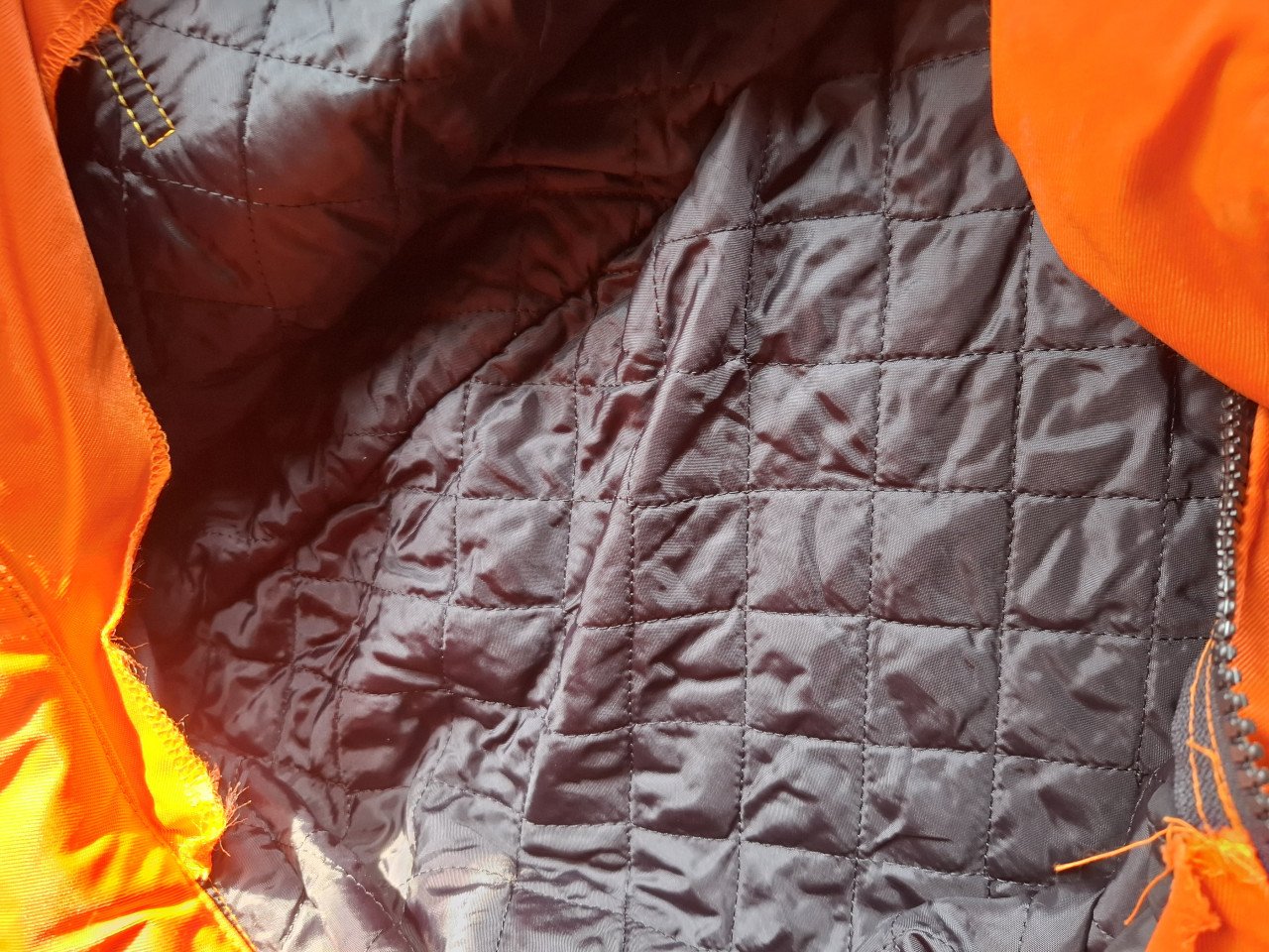 Overlevenspak oranje gevoerd