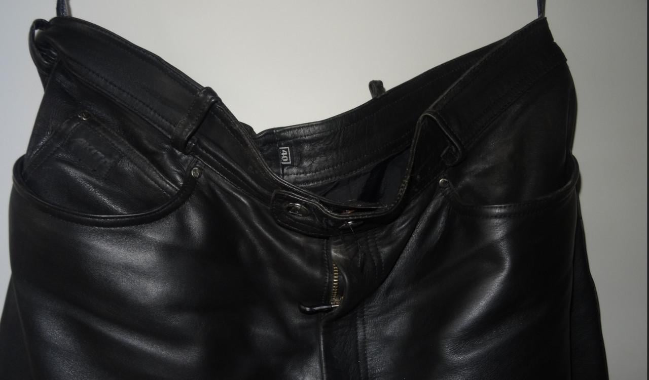 3 leren mannen of vrouwen motor broeken, maat 40.