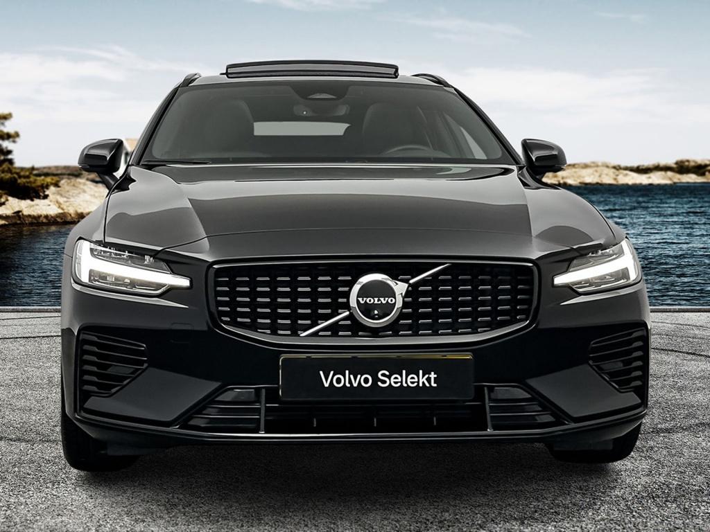 Volvo V60 t8 455pk recharge plus dark| pano| trekhaak| 360camera|