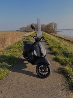 Vespa sprint zwart 2020
