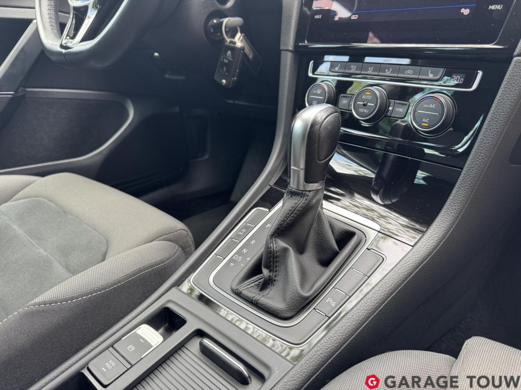 Volkswagen Golf 1.5 tsi highline business r dsg 150pk
