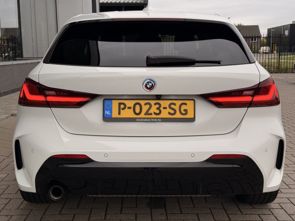BMW 1 Serie 118i executive m-sport | stoelverwarming | led | stuurverwarmin