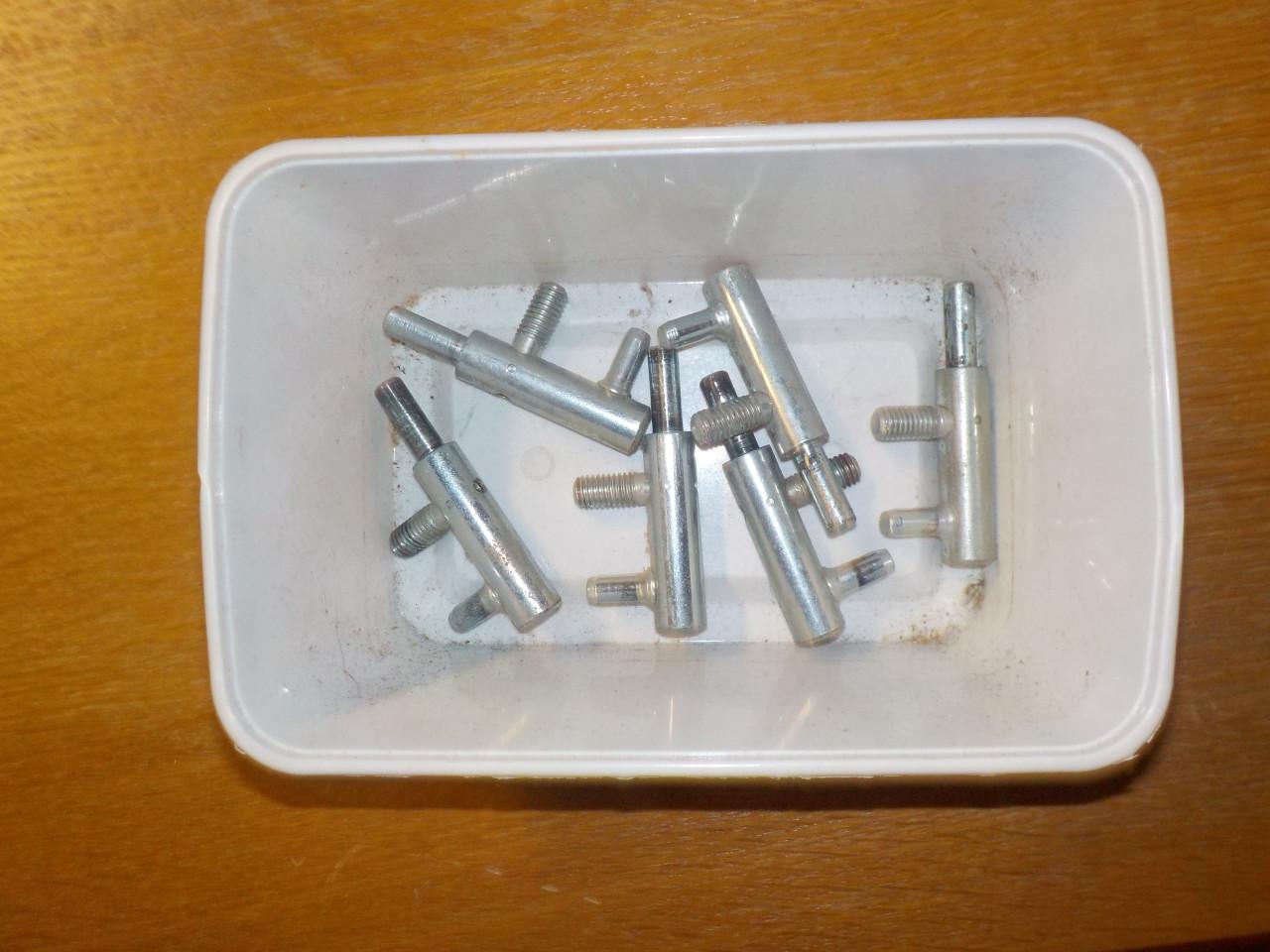 Binnendeur in goede staat 90 x 210 cm met handgrepen en bevestigingen