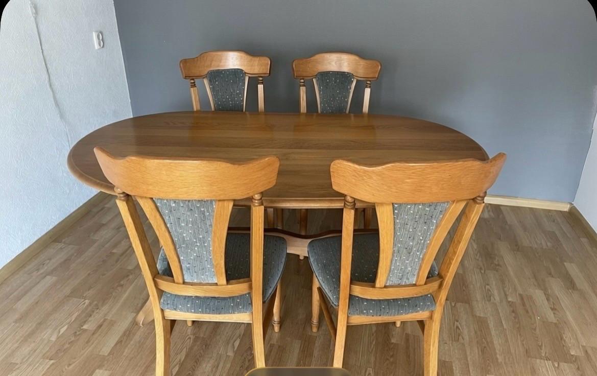 Blank eiken eettafel ovaal