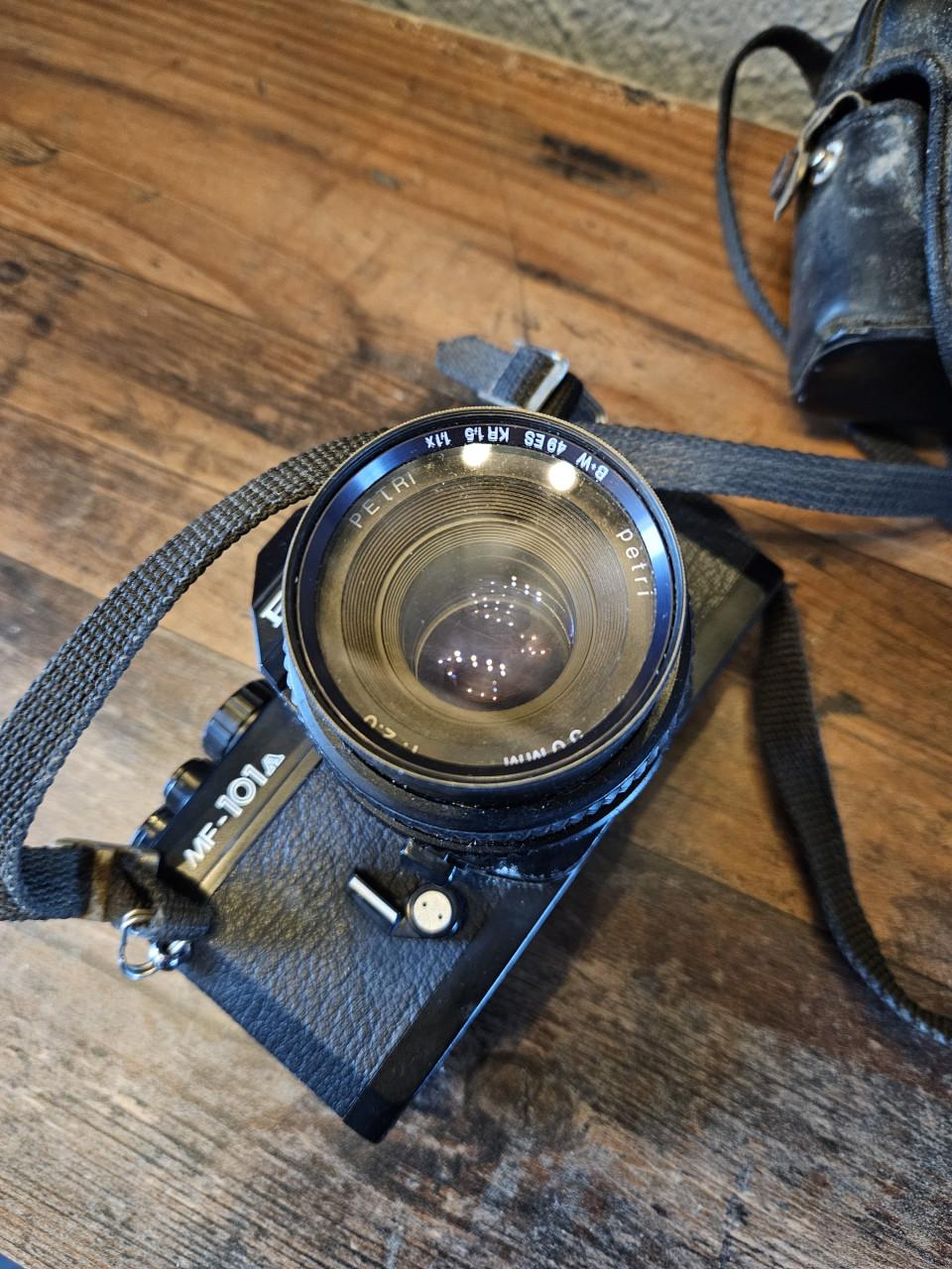 Mooie vintage Petri MF-101A Analoge Spiegelreflexcamera met Tas