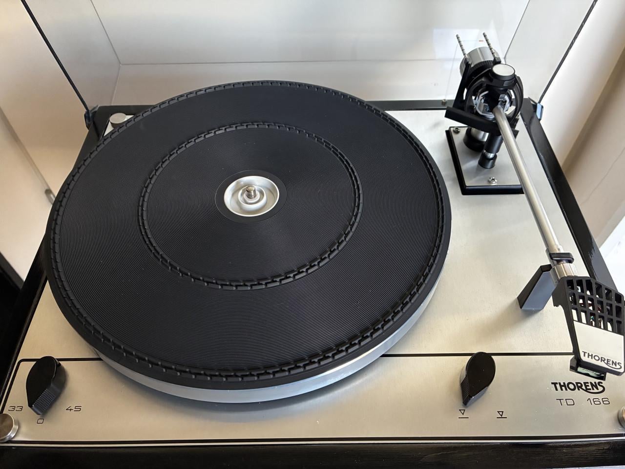 Thorens TD 166 met Shure 95 element.