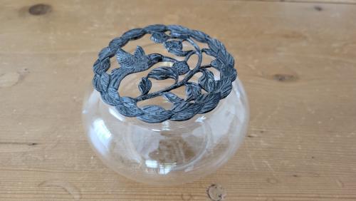 Vintage potpourri schaaltje glas / tin kolibrie