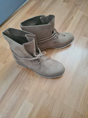 Laarsjes maat 39 Nieuw!