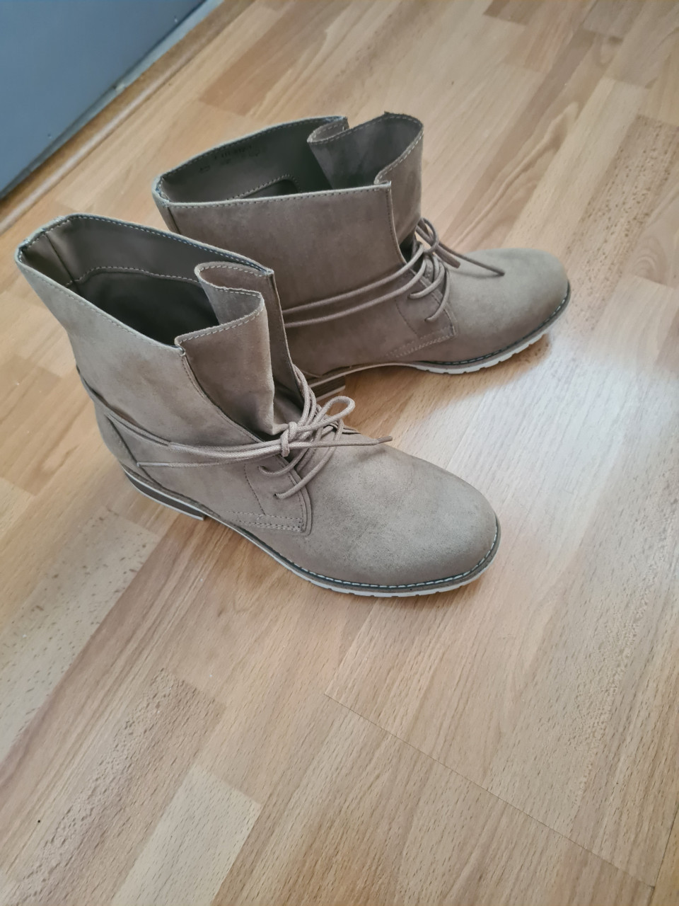 Laarsjes maat 39 Nieuw!