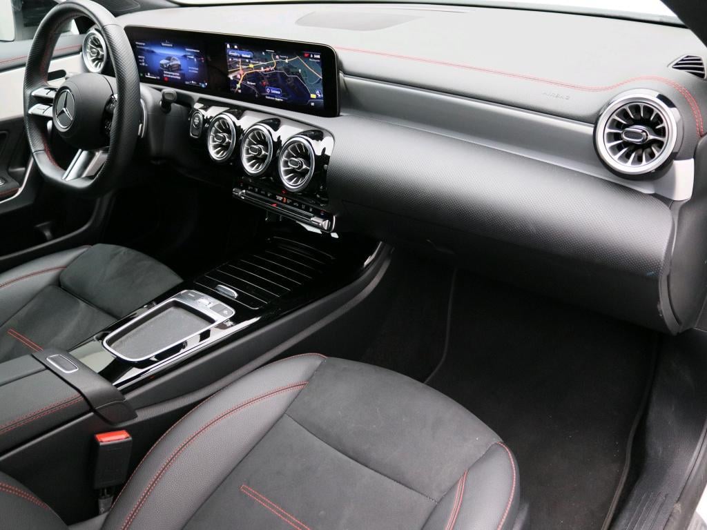 Mercedes-Benz Cla shooting brake 250 e amg plug-in hybride amg line | night