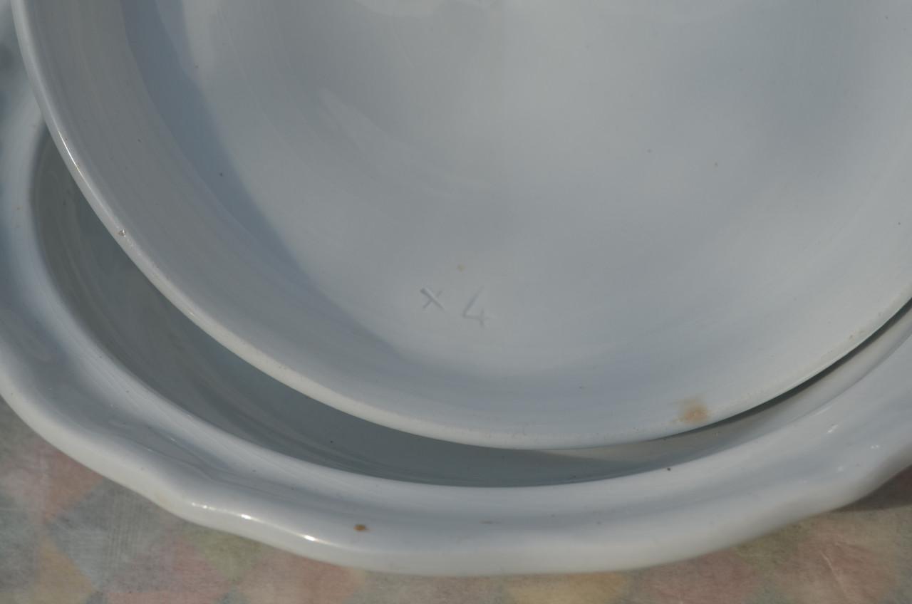 2 Aardewerk dekschalen Regout Maastricht