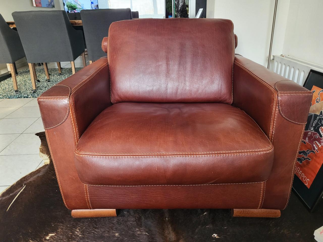 Te koop  leren fauteuil