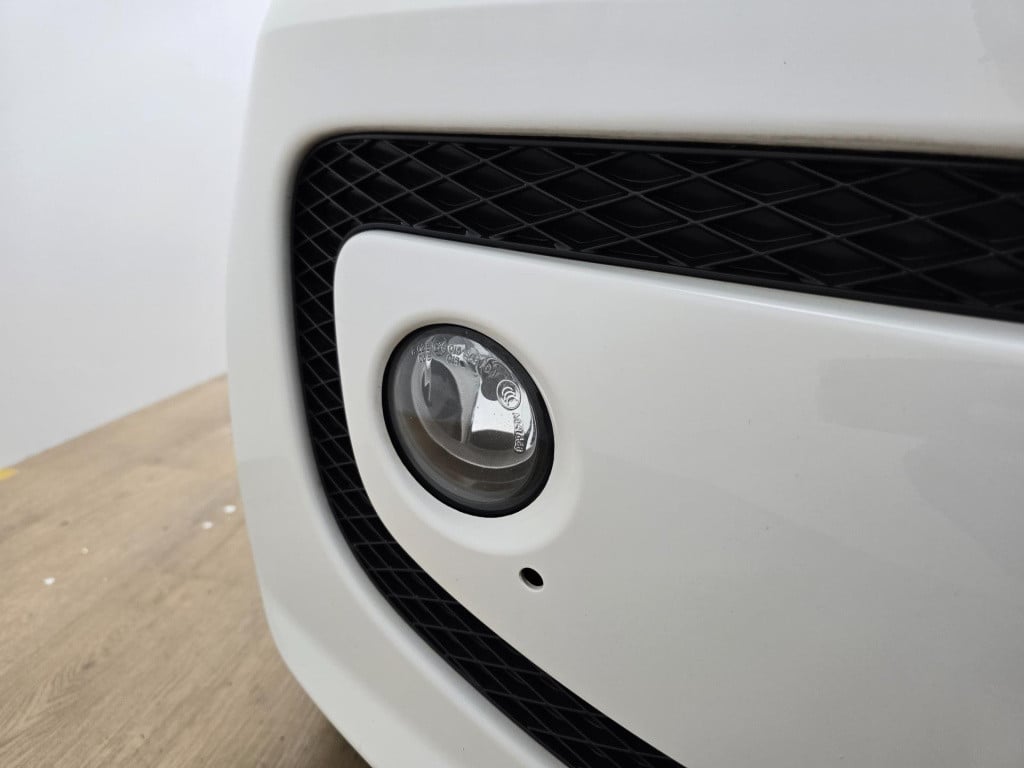 Volkswagen UP! 1.0 high up! bluemotion met cruisecontrol | unieke uitvoerin