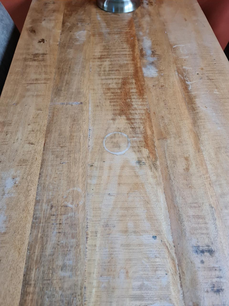 Bartafel met 4 barstoelen