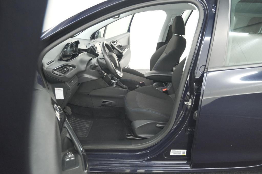 Peugeot 208 puretech 82 signature | allseason banden | navigatie | parkeers