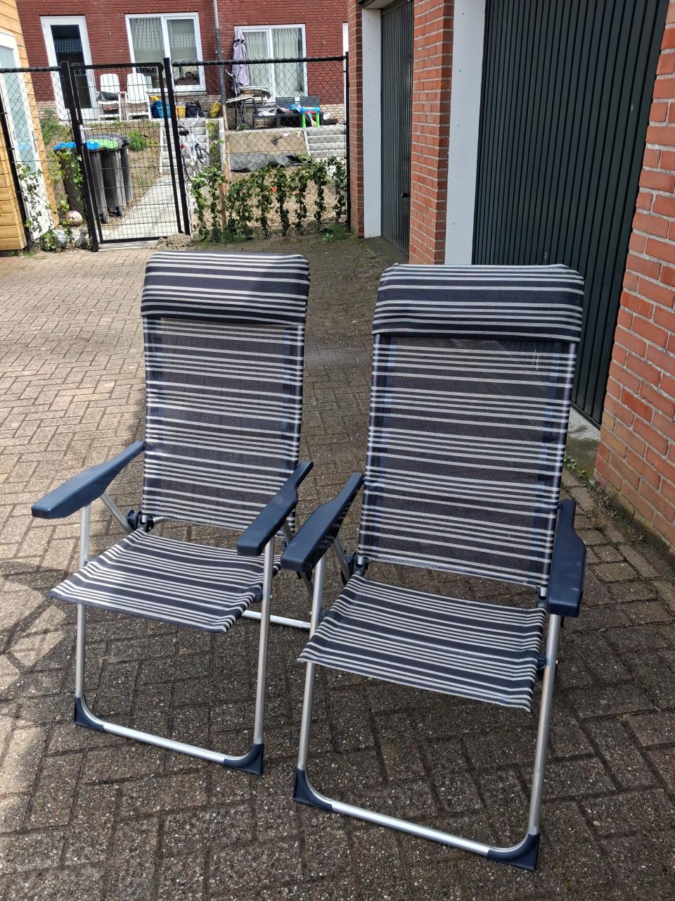 2 tuin stoelen