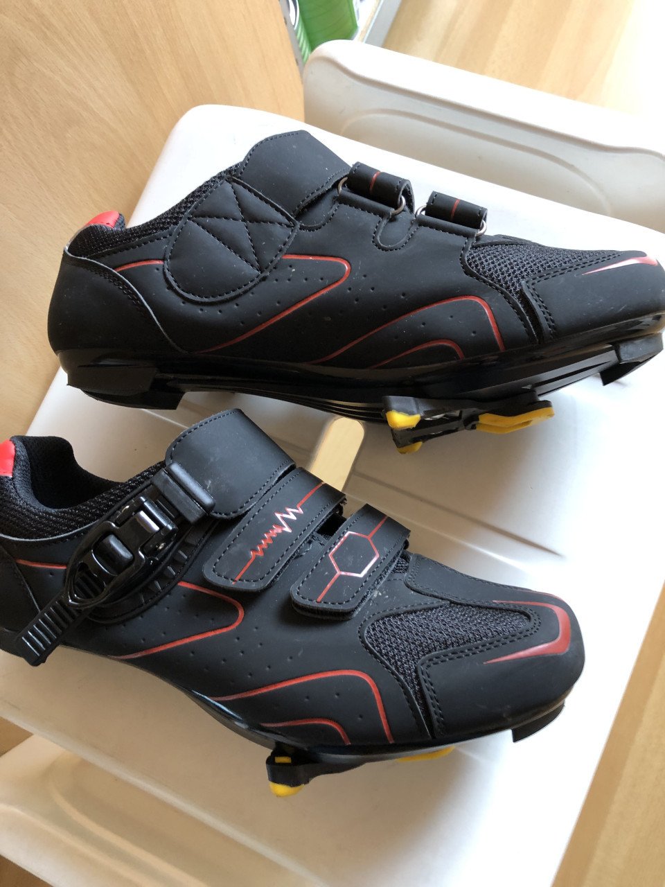 KOOPJE, nieuwe racefiets schoenen met SPD-SL plaatjes+extra schoenplaatjes.
