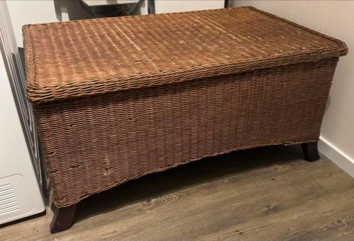 Antieke Vlechtwerk Dekenkist - 96x61x47 cm