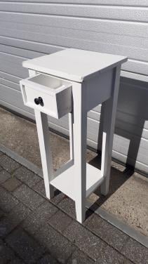2 x Plantentafeltje wit / & Nachtkastjes divers