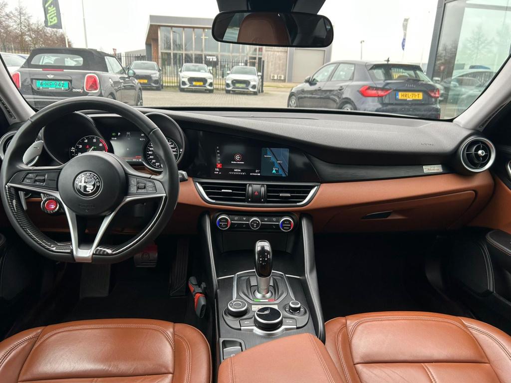 Alfa Romeo Giulia 2.0t * veloce pakket * stoel + stuur verwarming * leder
