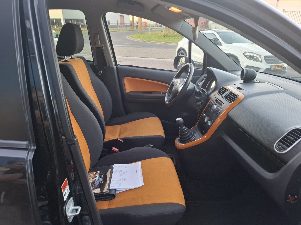 Opel Agila 1.2 Enjoy 5 deurs bj:2009 airco lm-velgen