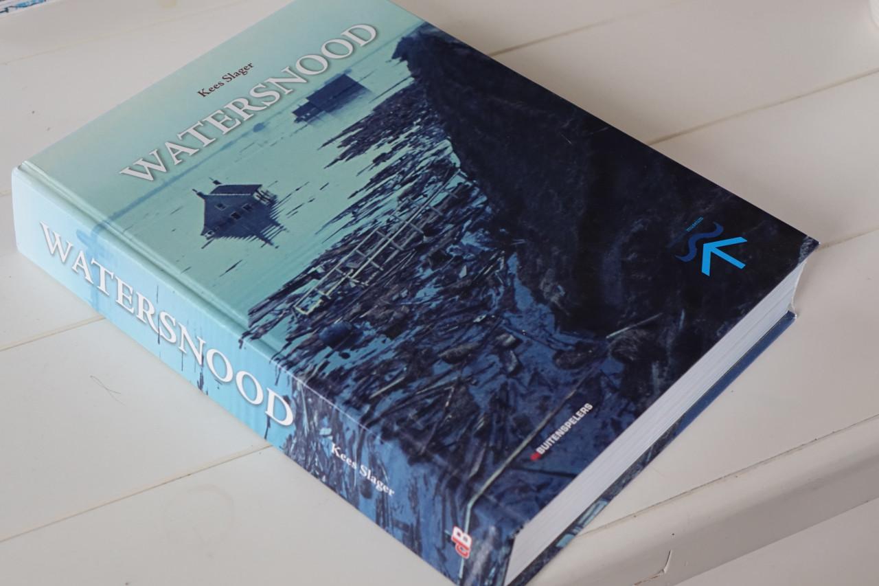 Watersnood Kees Slager boek van 5 kilo over al de dorpen van zeeland