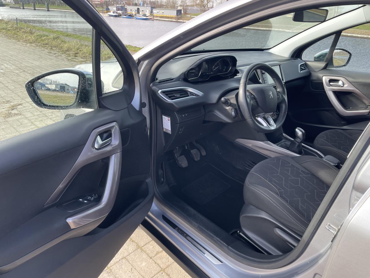 Peugeot 2008 1.2 pure tech style