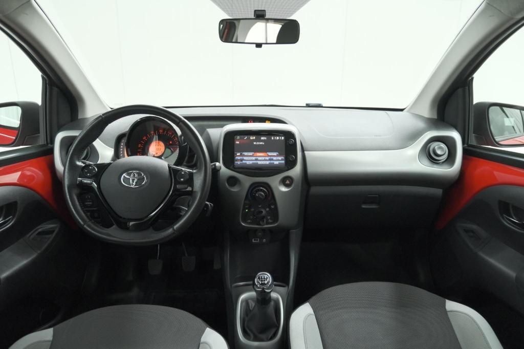 Toyota Aygo 1.0 vvt-i x-play | camera | airconditioning | allseasonbanden