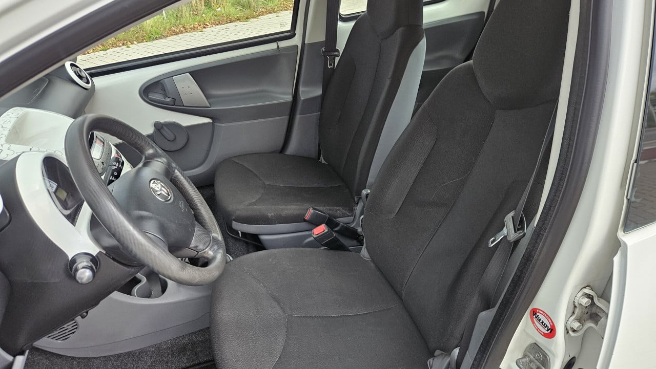 Zuinige TOYOTA AYGO 5drs AIRCO Bj. 11-2010 / NL AUTO  / 1:23 !
