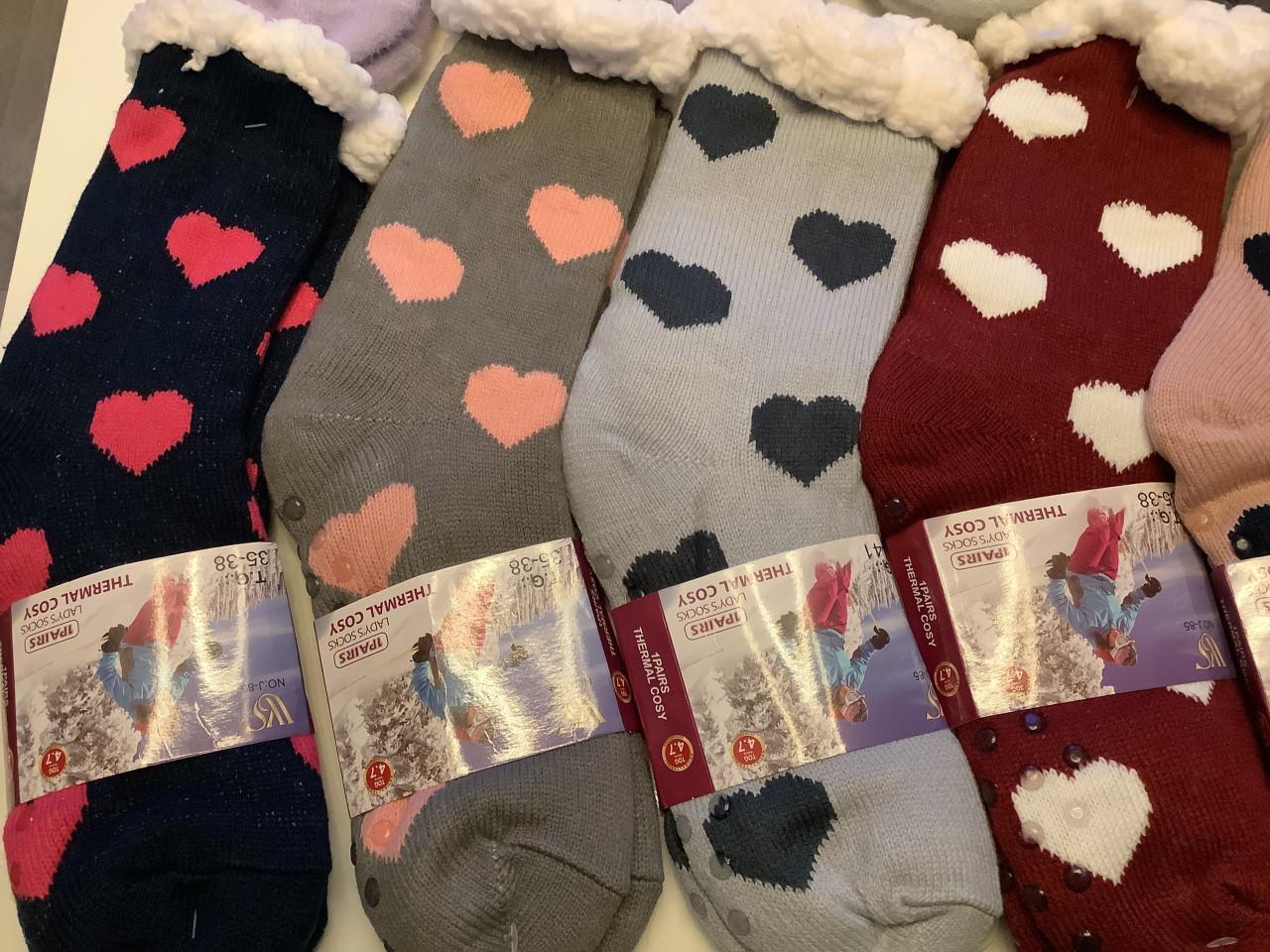 Partij warme dames fluffy huissokken met antislip. ( partij 10)