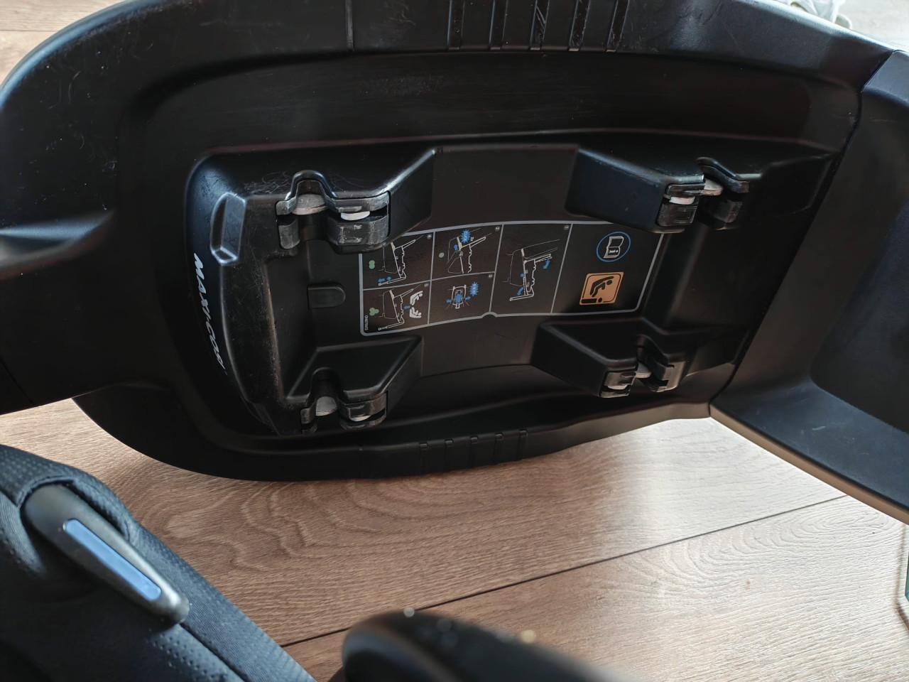 Zeer nette maxi cosi met base en isofix